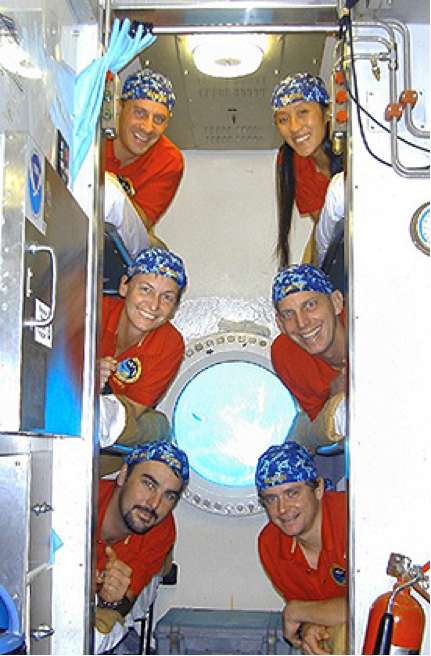 Crew of NEEMO 5 laying in their bunks